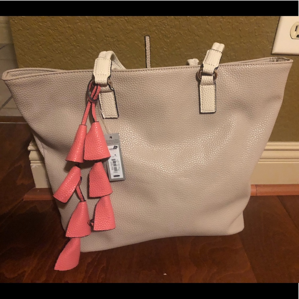 Apt 91 Gray purse with coral accent